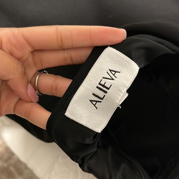 ALIEVA Dasha Modern Dress (Black) - Picture 7 of 8